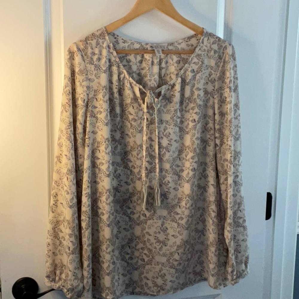 Cream Dress top with tie front detail and purple/grey floral design